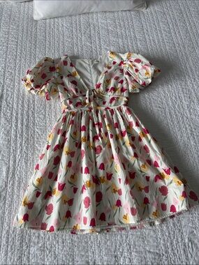 AUREUM White Floral Dress with Pink & Yellow Tulips